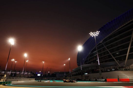 Oscar Piastri (AUS) McLaren MCL60.
24.11.2023. Formula 1 World Championship, Rd 23, Abu Dhabi Grand Prix, Yas Marina Circuit, Abu Dhabi, Practice Day.
- www.xpbimages.com, EMail: requests@xpbimages.com © Copyright: Moy / XPB Images