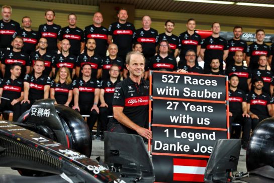Josef Leberer (AUT) Alfa Romeo F1 Team Physio at a team photograph.
25.11.2023. Formula 1 World Championship, Rd 23, Abu Dhabi Grand Prix, Yas Marina Circuit, Abu Dhabi, Qualifying Day.
- www.xpbimages.com, EMail: requests@xpbimages.com © Copyright: Batchelor / XPB Images