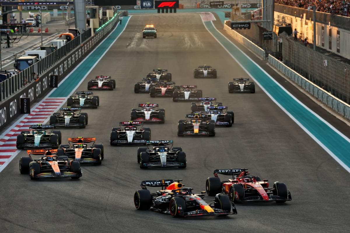 Max Verstappen (NLD) Red Bull Racing RB19 leads Charles Leclerc (MON) Ferrari SF-23 at the start of the race. 26.11.2023. Formula 1 World Championship, Rd 23, Abu Dhabi Grand Prix, Yas Marina Circuit, Abu Dhabi, Race Day. - www.xpbimages.com, EMail: requests@xpbimages.com © Copyright: Batchelor / XPB Images