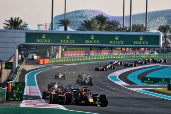 Max Verstappen (NLD) Red Bull Racing RB19 leads at the start of the race.
26.11.2023. Formula 1 World Championship, Rd 23, Abu Dhabi Grand Prix, Yas Marina Circuit, Abu Dhabi, Race Day.
- www.xpbimages.com, EMail: requests@xpbimages.com © Copyright: Moy / XPB Images