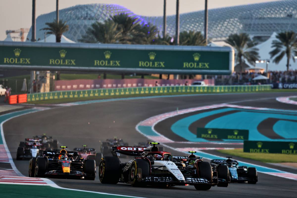 Yuki Tsunoda (JPN) AlphaTauri AT04 at the start of the race.
26.11.2023. Formula 1 World Championship, Rd 23, Abu Dhabi Grand Prix, Yas Marina Circuit, Abu Dhabi, Race Day.
- www.xpbimages.com, EMail: requests@xpbimages.com © Copyright: Moy / XPB Images