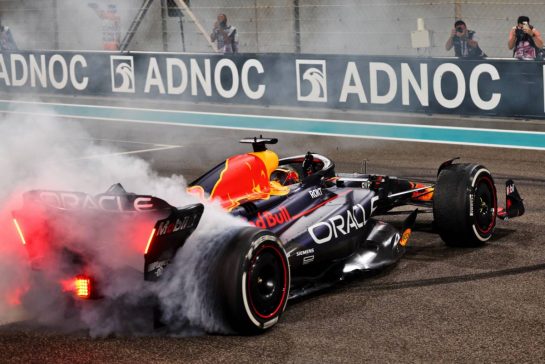 Race winner Max Verstappen (NLD) Red Bull Racing RB19 celebrates with doughnuts at the end of the race in parc ferme.
26.11.2023. Formula 1 World Championship, Rd 23, Abu Dhabi Grand Prix, Yas Marina Circuit, Abu Dhabi, Race Day.
- www.xpbimages.com, EMail: requests@xpbimages.com © Copyright: Batchelor / XPB Images