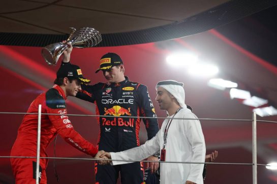 (L to R): Charles Leclerc (MON) Ferrari celebrates his second position on the podium with race winner Max Verstappen (NLD) Red Bull Racing.
26.11.2023. Formula 1 World Championship, Rd 23, Abu Dhabi Grand Prix, Yas Marina Circuit, Abu Dhabi, Race Day.
- www.xpbimages.com, EMail: requests@xpbimages.com © Copyright: Moy / XPB Images