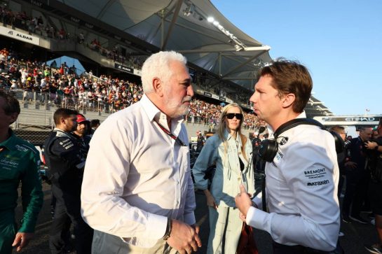 (L to R): Lawrence Stroll (CDN) Aston Martin F1 Team Investor with James Vowles (GBR) Williams Racing Team Principal on the grid.
26.11.2023. Formula 1 World Championship, Rd 23, Abu Dhabi Grand Prix, Yas Marina Circuit, Abu Dhabi, Race Day.
- www.xpbimages.com, EMail: requests@xpbimages.com © Copyright: Moy / XPB Images