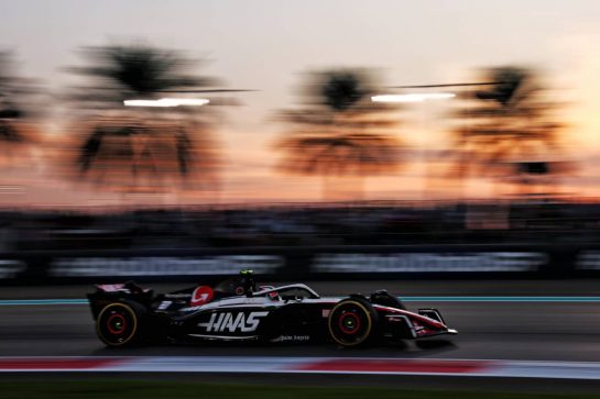Nico Hulkenberg (GER) Haas VF-23.
26.11.2023. Formula 1 World Championship, Rd 23, Abu Dhabi Grand Prix, Yas Marina Circuit, Abu Dhabi, Race Day.
 - www.xpbimages.com, EMail: requests@xpbimages.com © Copyright: Coates / XPB Images
