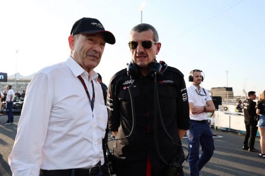 (L to R): Peter Sauber (SUI) Former Sauber Owner with Guenther Steiner (ITA) Haas F1 Team Prinicipal on the grid.
26.11.2023. Formula 1 World Championship, Rd 23, Abu Dhabi Grand Prix, Yas Marina Circuit, Abu Dhabi, Race Day.
- www.xpbimages.com, EMail: requests@xpbimages.com © Copyright: Moy / XPB Images