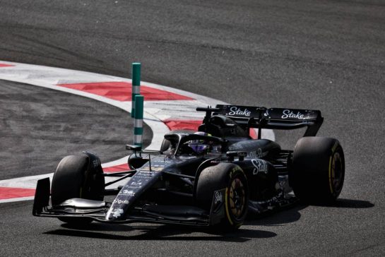 Zhou Guanyu (CHN) Alfa Romeo F1 Team C43.
28.11.2023. Formula 1 Testing, Yas Marina Circuit, Abu Dhabi, Tuesday.
- www.xpbimages.com, EMail: requests@xpbimages.com © Copyright: Moy / XPB Images