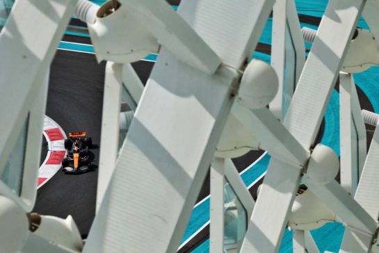 Pato O'Ward (MEX) McLaren MCL60 Test Driver.
28.11.2023. Formula 1 Testing, Yas Marina Circuit, Abu Dhabi, Tuesday.
- www.xpbimages.com, EMail: requests@xpbimages.com © Copyright: Moy / XPB Images