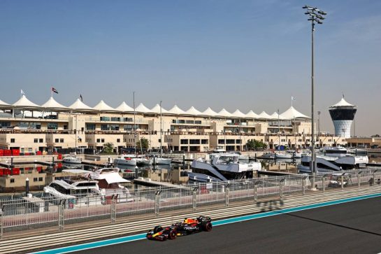 Jake Dennis (GBR) Red Bull Racing RB19 Test Driver.28.11.2023. Formula 1 Testing, Yas Marina Circuit, Abu Dhabi, Tuesday.
- www.xpbimages.com, EMail: requests@xpbimages.com © Copyright: Moy / XPB Images