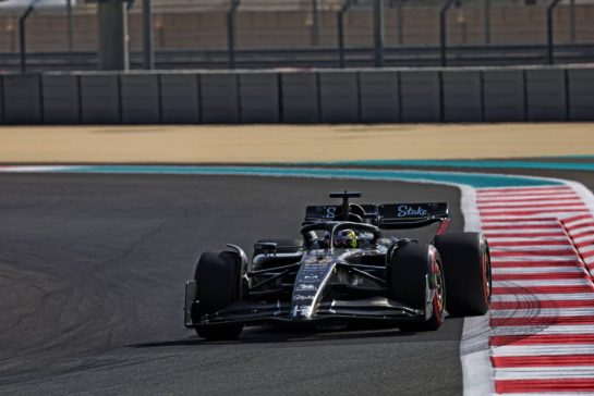 Theo Pourchaire (FRA) Alfa Romeo F1 Team C43 Reserve Driver.
28.11.2023. Formula 1 Testing, Yas Marina Circuit, Abu Dhabi, Tuesday.
- www.xpbimages.com, EMail: requests@xpbimages.com © Copyright: Batchelor / XPB Images