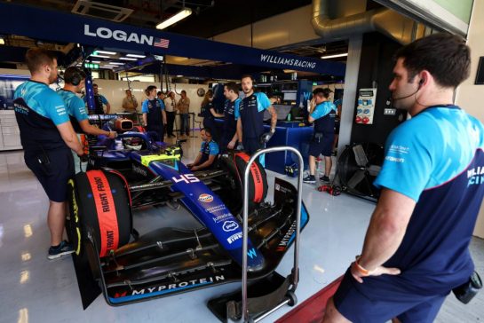 Zak O'Sullivan (GBR) Williams Racing FW45 Academy Driver.
28.11.2023. Formula 1 Testing, Yas Marina Circuit, Abu Dhabi, Tuesday.
- www.xpbimages.com, EMail: requests@xpbimages.com © Copyright: Moy / XPB Images