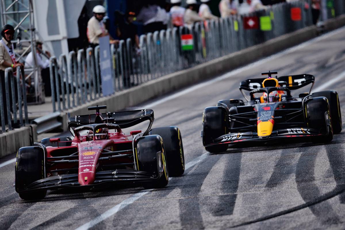 Charles Leclerc (MON) Ferrari F1-75 and Max Verstappen (NLD) Red Bull Racing RB18.
23.10.2022. Formula 1 World Championship, Rd 19, United States Grand Prix, Austin, Texas, USA, Race Day.
- www.xpbimages.com, EMail: requests@xpbimages.com © Copyright: Price / XPB Images