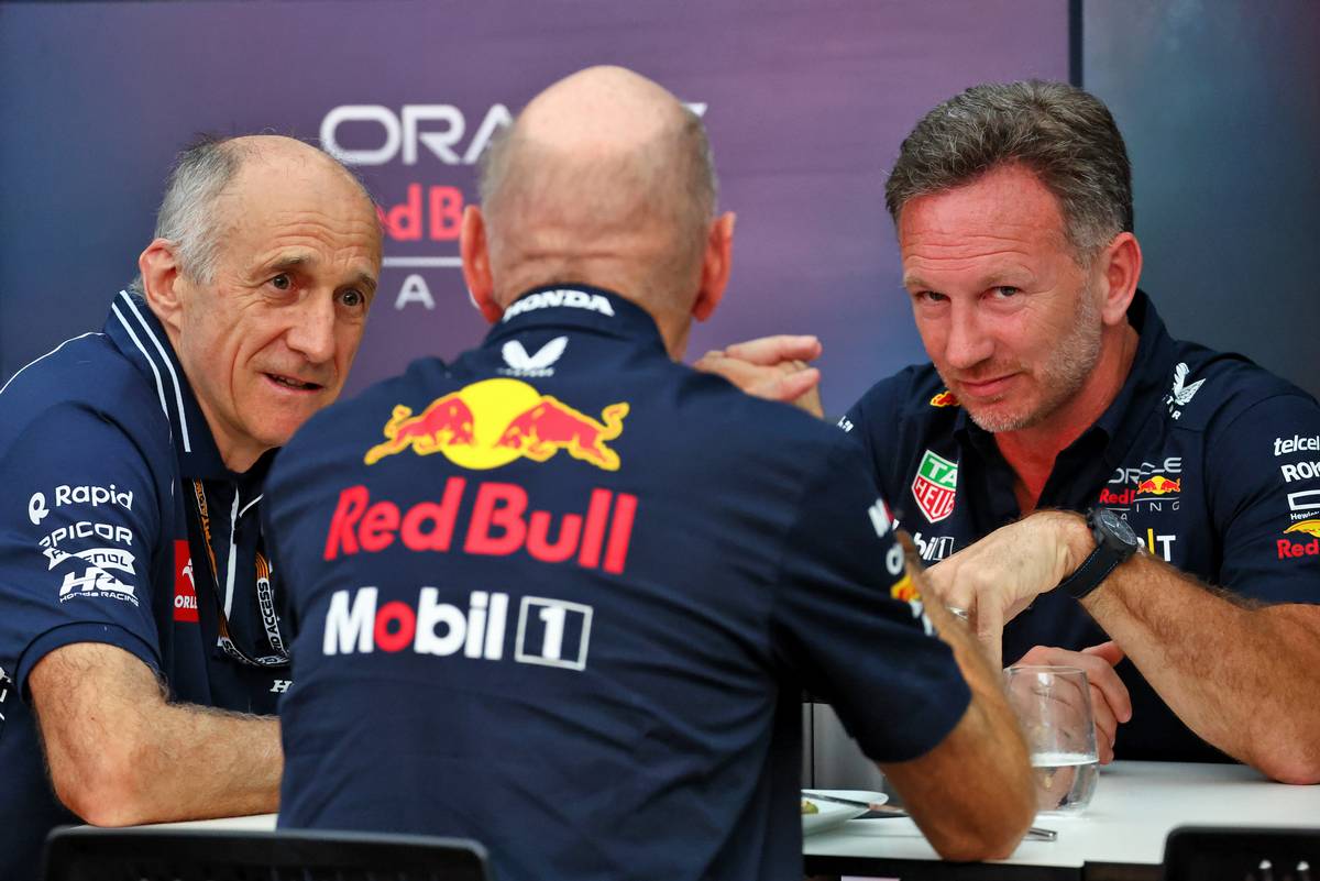 (L to R): Franz Tost (AUT) AlphaTauri Team Principal with Adrian Newey (GBR) Red Bull Racing Chief Technical Officer and Christian Horner (GBR) Red Bull Racing Team Principal.
19.03.2023. Formula 1 World Championship, Rd 2, Saudi Arabian Grand Prix, Jeddah, Saudi Arabia, Race Day.
- www.xpbimages.com, EMail: requests@xpbimages.com © Copyright: Batchelor / XPB Images