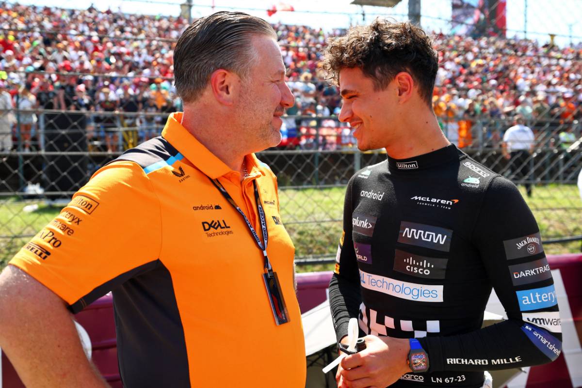 (L to R): Zak Brown (USA) McLaren Executive Director with Lando Norris (GBR) McLaren on the grid. 23.07.2023. Formula 1 World Championship, Rd 12, Hungarian Grand Prix, Budapest, Hungary, Race Day. - www.xpbimages.com, EMail: requests@xpbimages.com © Copyright: Coates / XPB Images