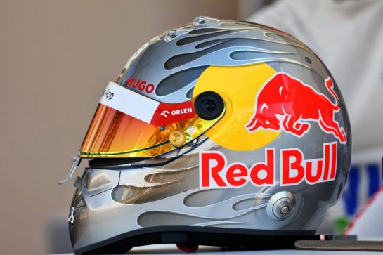 The helmet of Daniel Ricciardo (AUS) RB.
21.02.2024. Formula 1 Testing, Sakhir, Bahrain, Day One.
- www.xpbimages.com, EMail: requests@xpbimages.com © Copyright: Batchelor / XPB Images