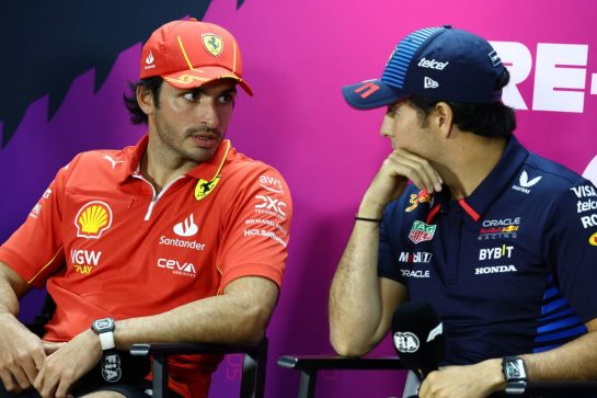 (L to R): Carlos Sainz Jr (ESP) Ferrari and Sergio Perez (MEX) Red Bull Racing in the FIA Press Conference.
21.02.2024. Formula 1 Testing, Sakhir, Bahrain, Day One.
- www.xpbimages.com, EMail: requests@xpbimages.com © Copyright: Charniaux / XPB Images