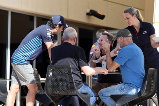 Sergio Perez (MEX) Red Bull Racing with Christian Horner (GBR) Red Bull Racing Team Principal and Adrian Newey (GBR) Red Bull Racing Chief Technical Officer.
21.02.2024. Formula 1 Testing, Sakhir, Bahrain, Day One.
- www.xpbimages.com, EMail: requests@xpbimages.com © Copyright: Moy / XPB Images