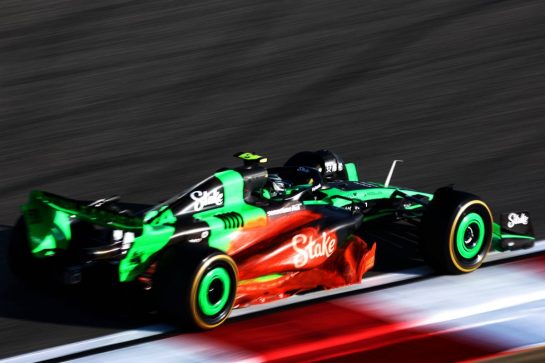 Zhou Guanyu (CHN) Sauber C44 with flow-vis paint.
21.02.2024. Formula 1 Testing, Sakhir, Bahrain, Day One.
- www.xpbimages.com, EMail: requests@xpbimages.com © Copyright: Coates / XPB Images