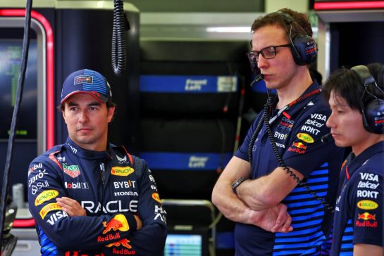 (L to R): Sergio Perez (MEX) Red Bull Racing with Hugh Bird (GBR) Red Bull Racing Engineer.
22.02.2024. Formula 1 Testing, Sakhir, Bahrain, Day Two.
- www.xpbimages.com, EMail: requests@xpbimages.com © Copyright: Coates / XPB Images