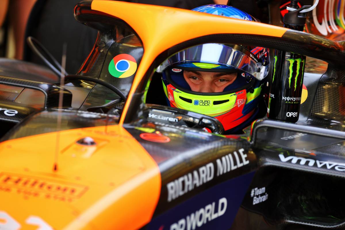 <div>McLaren hit by 'small issues' on second day of testing</div>