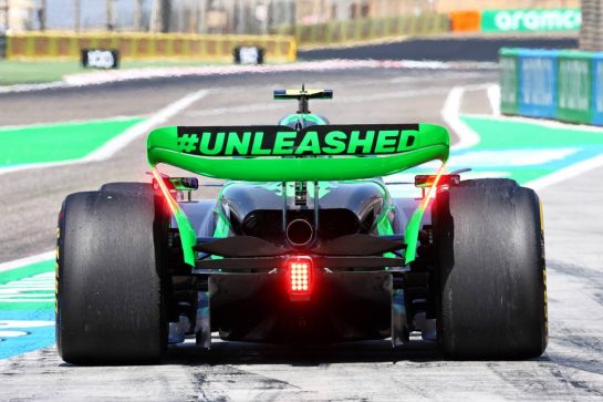 Zhou Guanyu (CHN) Sauber C44.
22.02.2024. Formula 1 Testing, Sakhir, Bahrain, Day Two.
- www.xpbimages.com, EMail: requests@xpbimages.com © Copyright: Batchelor / XPB Images