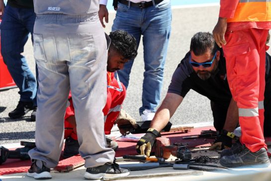 Circuit workers repair a damaged drain cover at turn 11.
22.02.2024. Formula 1 Testing, Sakhir, Bahrain, Day Two.
- www.xpbimages.com, EMail: requests@xpbimages.com © Copyright: Bearne / XPB Images