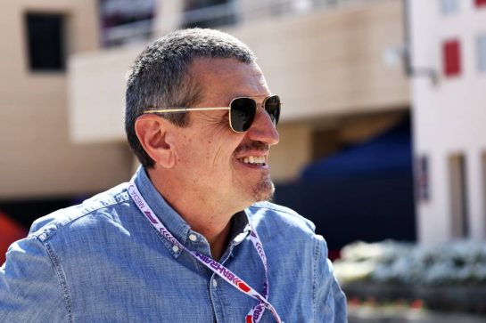 Guenther Steiner (ITA) RTL F1 TV Presenter.
29.02.2024. Formula 1 World Championship, Rd 1, Bahrain Grand Prix, Sakhir, Bahrain, Practice Day
- www.xpbimages.com, EMail: requests@xpbimages.com © Copyright: Bearne / XPB Images