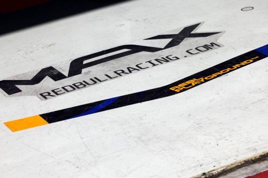 Pit garage floor of Max Verstappen (NLD) Red Bull Racing.
29.02.2024. Formula 1 World Championship, Rd 1, Bahrain Grand Prix, Sakhir, Bahrain, Practice Day
- www.xpbimages.com, EMail: requests@xpbimages.com © Copyright: Batchelor / XPB Images