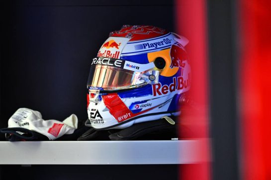 The helmet of Max Verstappen (NLD) Red Bull Racing.
29.02.2024. Formula 1 World Championship, Rd 1, Bahrain Grand Prix, Sakhir, Bahrain, Practice Day
- www.xpbimages.com, EMail: requests@xpbimages.com © Copyright: Price / XPB Images
