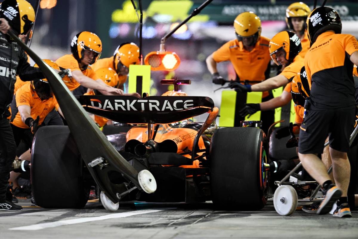 Oscar Piastri (AUS) McLaren MCL38 practices a pit stop.
29.02.2024. Formula 1 World Championship, Rd 1, Bahrain Grand Prix, Sakhir, Bahrain, Practice Day
- www.xpbimages.com, EMail: requests@xpbimages.com © Copyright: Price / XPB Images