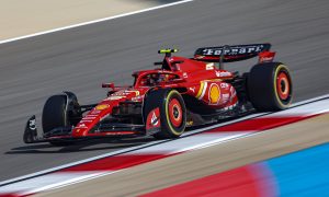 Bahrain F1 test: Sainz quickest mid-day after more disruption