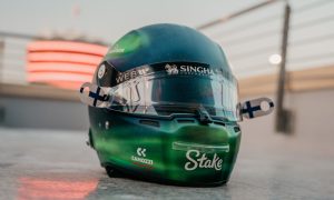 Bottas beams with the Aurora: A helmet out of this world