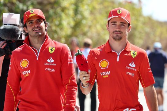 (L to R): Carlos Sainz Jr (ESP) Ferrari with Charles Leclerc (MON) Ferrari.
01.03.2024. Formula 1 World Championship, Rd 1, Bahrain Grand Prix, Sakhir, Bahrain, Qualifying Day.
- www.xpbimages.com, EMail: requests@xpbimages.com © Copyright: Batchelor / XPB Images