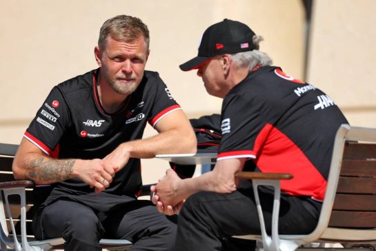 (L to R): Kevin Magnussen (DEN) Haas F1 Team with Gene Haas (USA) Haas Automotion President.
01.03.2024. Formula 1 World Championship, Rd 1, Bahrain Grand Prix, Sakhir, Bahrain, Qualifying Day.
- www.xpbimages.com, EMail: requests@xpbimages.com © Copyright: Staley / XPB Images