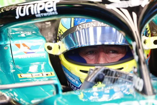 Fernando Alonso (ESP) Aston Martin F1 Team AMR24.
01.03.2024. Formula 1 World Championship, Rd 1, Bahrain Grand Prix, Sakhir, Bahrain, Qualifying Day.
- www.xpbimages.com, EMail: requests@xpbimages.com © Copyright: Batchelor / XPB Images