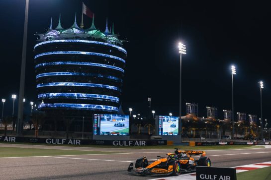 Oscar Piastri (AUS) McLaren MCL38.
01.03.2024. Formula 1 World Championship, Rd 1, Bahrain Grand Prix, Sakhir, Bahrain, Qualifying Day.
- www.xpbimages.com, EMail: requests@xpbimages.com © Copyright: Bearne / XPB Images