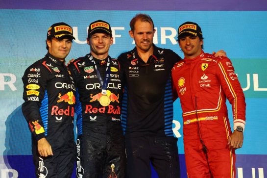 2nd place Sergio Perez (MEX) Red Bull Racing RB20 with 1st place Max Verstappen (NLD) Red Bull Racing RB20, Tom Hart (GBR) Red Bull Racing Performance Engineer and 3rd place Carlos Sainz Jr (ESP) Ferrari SF-24.
02.03.2024. Formula 1 World Championship, Rd 1, Bahrain Grand Prix, Sakhir, Bahrain, Race Day.
- www.xpbimages.com, EMail: requests@xpbimages.com © Copyright: Batchelor / XPB Images