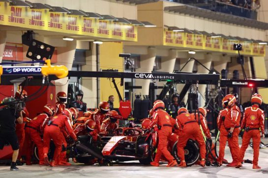 Carlos Sainz Jr (ESP) Ferrari SF-24 makes a pit stop.
02.03.2024. Formula 1 World Championship, Rd 1, Bahrain Grand Prix, Sakhir, Bahrain, Race Day.
- www.xpbimages.com, EMail: requests@xpbimages.com © Copyright: Batchelor / XPB Images