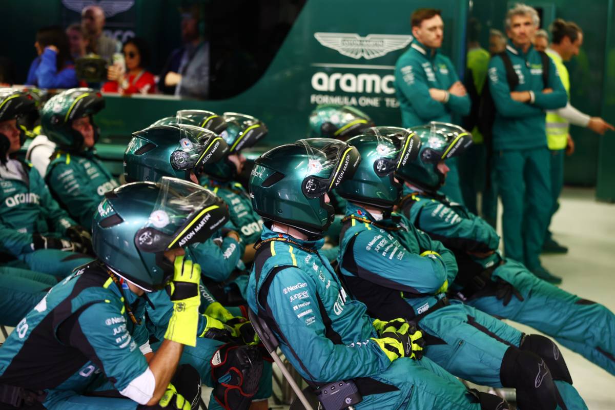 Aston Martin F1 Team mechanics watch the race. 02.03.2024. Formula 1 World Championship, Rd 1, Bahrain Grand Prix, Sakhir, Bahrain, Race Day. - www.xpbimages.com, EMail: requests@xpbimages.com © Copyright: Coates / XPB Images