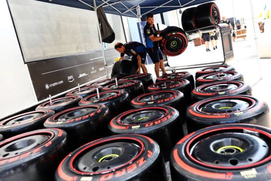 Paddock atmosphere - Red Bull Racing mechanics with Pirelli tyres.
06.03.2024. Formula 1 World Championship, Rd 2, Saudi Arabian Grand Prix, Jeddah, Saudi Arabia, Preparation Day.
- www.xpbimages.com, EMail: requests@xpbimages.com © Copyright: Batchelor / XPB Images