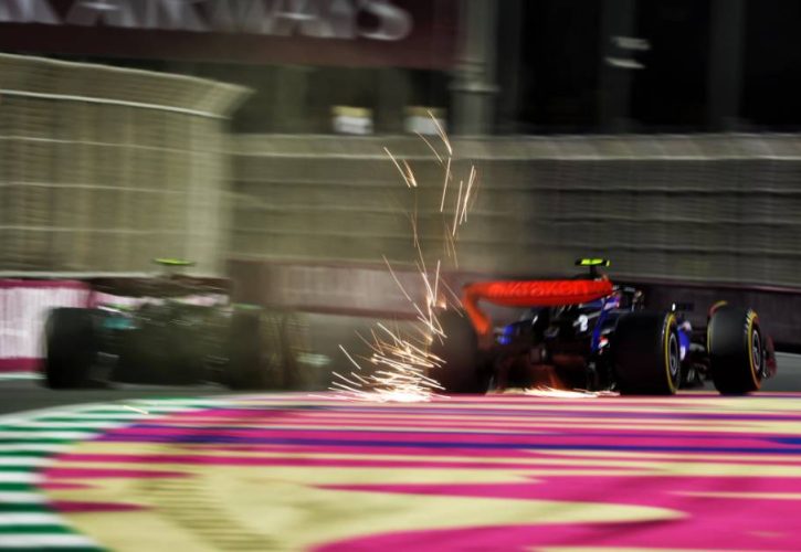 Logan Sargeant (USA) Williams Racing FW46 avoids Lewis Hamilton (GBR) Mercedes AMG F1 W15. 07.03.2024. Formula 1 World Championship, Rd 2, Saudi Arabian Grand Prix, Jeddah, Saudi Arabia, Practice Day. - www.xpbimages.com, EMail: requests@xpbimages.com © Copyright: Coates / XPB Images