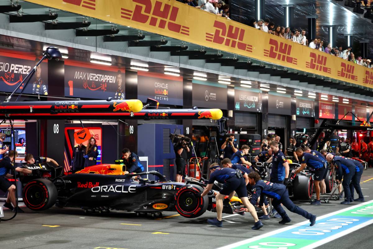 Sergio Perez (MEX) Red Bull Racing RB20 in the pits.
08.03.2024. Formula 1 World Championship, Rd 2, Saudi Arabian Grand Prix, Jeddah, Saudi Arabia, Qualifying Day.
- www.xpbimages.com, EMail: requests@xpbimages.com © Copyright: Batchelor / XPB Images