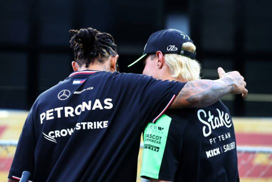 (L to R): Lewis Hamilton (GBR) Mercedes AMG F1 and Valtteri Bottas (FIN) Sauber on the drivers' parade.
09.03.2024. Formula 1 World Championship, Rd 2, Saudi Arabian Grand Prix, Jeddah, Saudi Arabia, Race Day.
- www.xpbimages.com, EMail: requests@xpbimages.com © Copyright: Batchelor / XPB Images