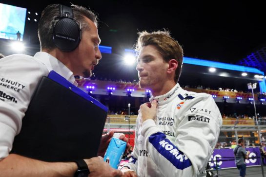 (L to R): Gaetan Jego, Williams Racing Race Engineer and Logan Sargeant (USA) Williams Racing on the grid.
09.03.2024. Formula 1 World Championship, Rd 2, Saudi Arabian Grand Prix, Jeddah, Saudi Arabia, Race Day.
- www.xpbimages.com, EMail: requests@xpbimages.com © Copyright: Batchelor / XPB Images