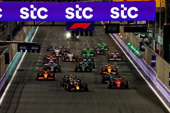 Max Verstappen (NLD) Red Bull Racing RB20 leads at the start of the race.
09.03.2024. Formula 1 World Championship, Rd 2, Saudi Arabian Grand Prix, Jeddah, Saudi Arabia, Race Day.
- www.xpbimages.com, EMail: requests@xpbimages.com © Copyright: Charniaux / XPB Images