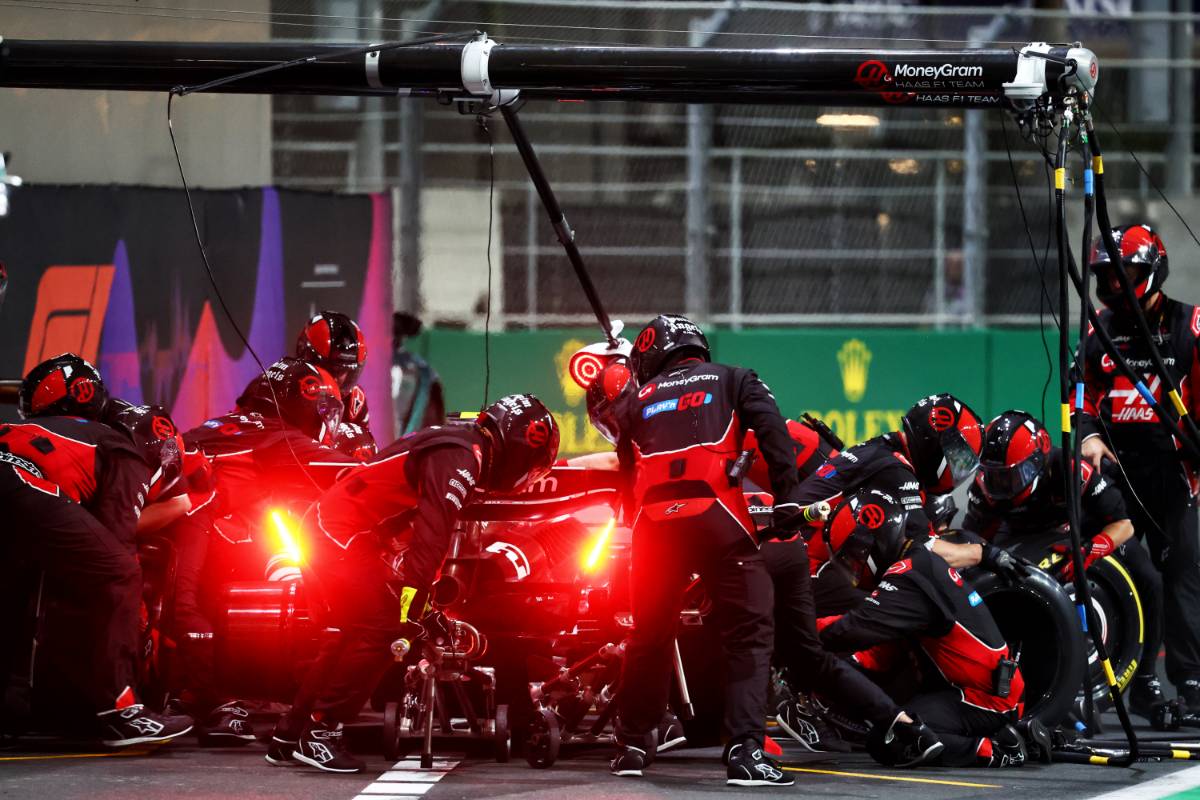 Nico Hulkenberg (GER) Haas VF-24 makes a pit stop. 09.03.2024. Formula 1 World Championship, Rd 2, Saudi Arabian Grand Prix, Jeddah, Saudi Arabia, Race Day. - www.xpbimages.com, EMail: requests@xpbimages.com © Copyright: Batchelor / XPB Images