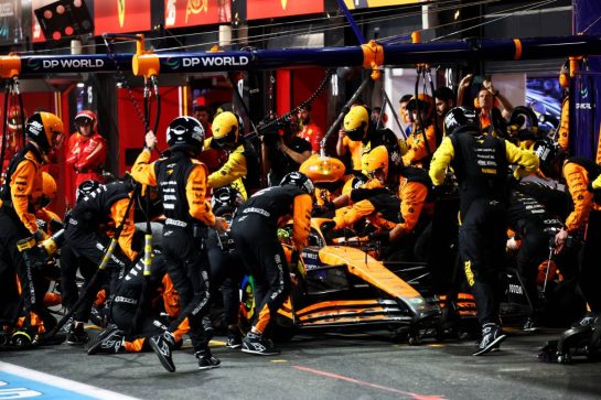Lando Norris (GBR) McLaren MCL38 makes a pit stop.
09.03.2024. Formula 1 World Championship, Rd 2, Saudi Arabian Grand Prix, Jeddah, Saudi Arabia, Race Day.
- www.xpbimages.com, EMail: requests@xpbimages.com © Copyright: Batchelor / XPB Images