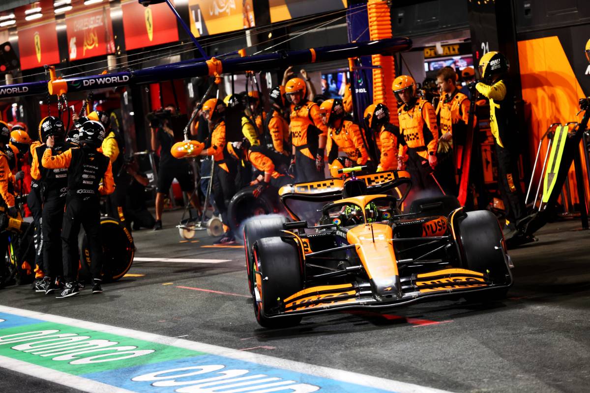Lando Norris (GBR) McLaren MCL38 makes a pit stop. 09.03.2024. Formula 1 World Championship, Rd 2, Saudi Arabian Grand Prix, Jeddah, Saudi Arabia, Race Day. - www.xpbimages.com, EMail: requests@xpbimages.com © Copyright: Batchelor / XPB Images