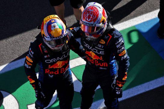 (L to R): Sergio Perez (MEX) Red Bull Racing with pole sitter and team mate Max Verstappen (NLD) Red Bull Racing in qualifying parc ferme.
23.03.2024. Formula 1 World Championship, Rd 3, Australian Grand Prix, Albert Park, Melbourne, Australia, Qualifying Day.
 - www.xpbimages.com, EMail: requests@xpbimages.com © Copyright: Coates / XPB Images