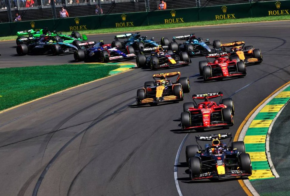 Max Verstappen (NLD) Red Bull Racing RB20 leads at the start of the race. 24.03.2024. Formula 1 World Championship, Rd 3, Australian Grand Prix, Albert Park, Melbourne, Australia, Race Day. - www.xpbimages.com, EMail: requests@xpbimages.com © Copyright: Batchelor / XPB Images